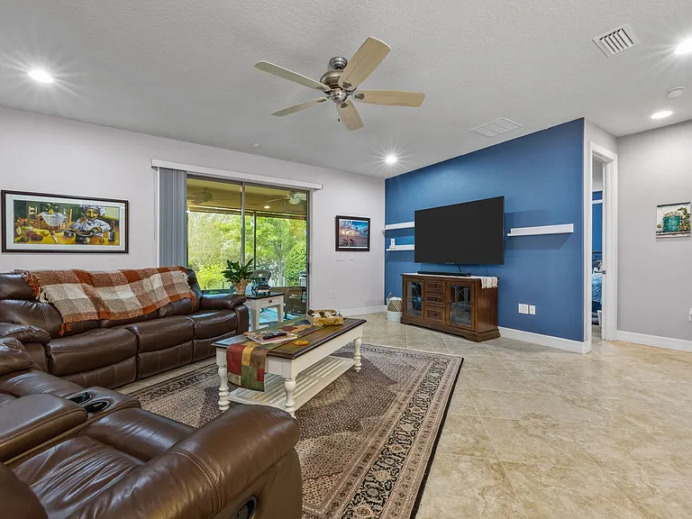 384 Los Alamos St — Photo 13