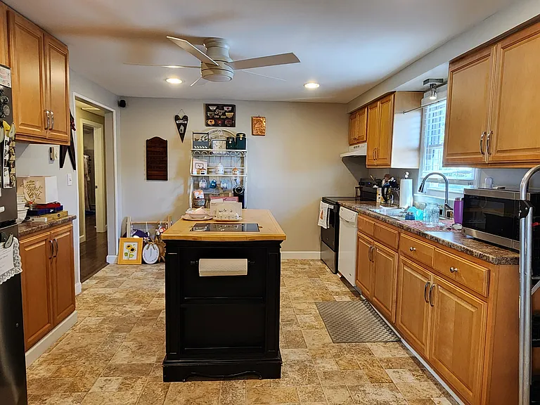 260 Connecticut Ave #2 — Photo 10