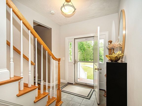 5th image of 24 Laurelwood Dr