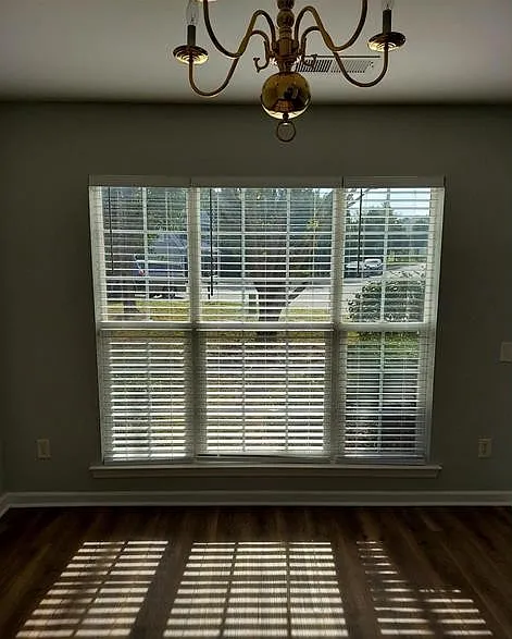 Upgraded 4 Bedroom Home in University City — Photo 3