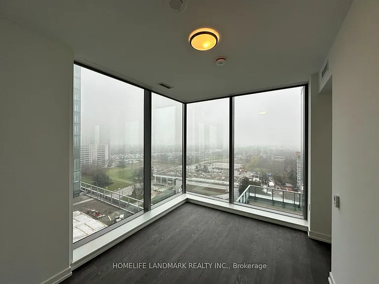 7 Golden Lion Hts #1308 — Photo 4