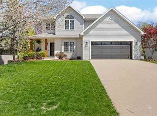 2657 Glen Hollow Ct, Coralville, IA 52241