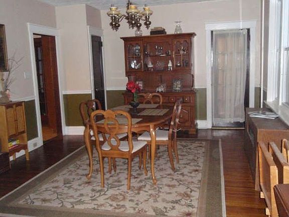 Formal Dining Room w/Hardwood Floor