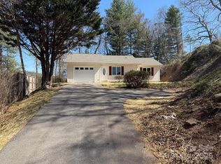 125 Dearmin Ter, Franklin, NC 28734