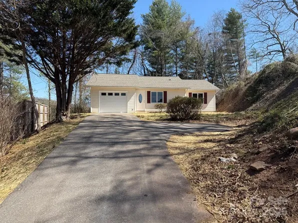 125 Dearmin Ter, Franklin, NC 28734