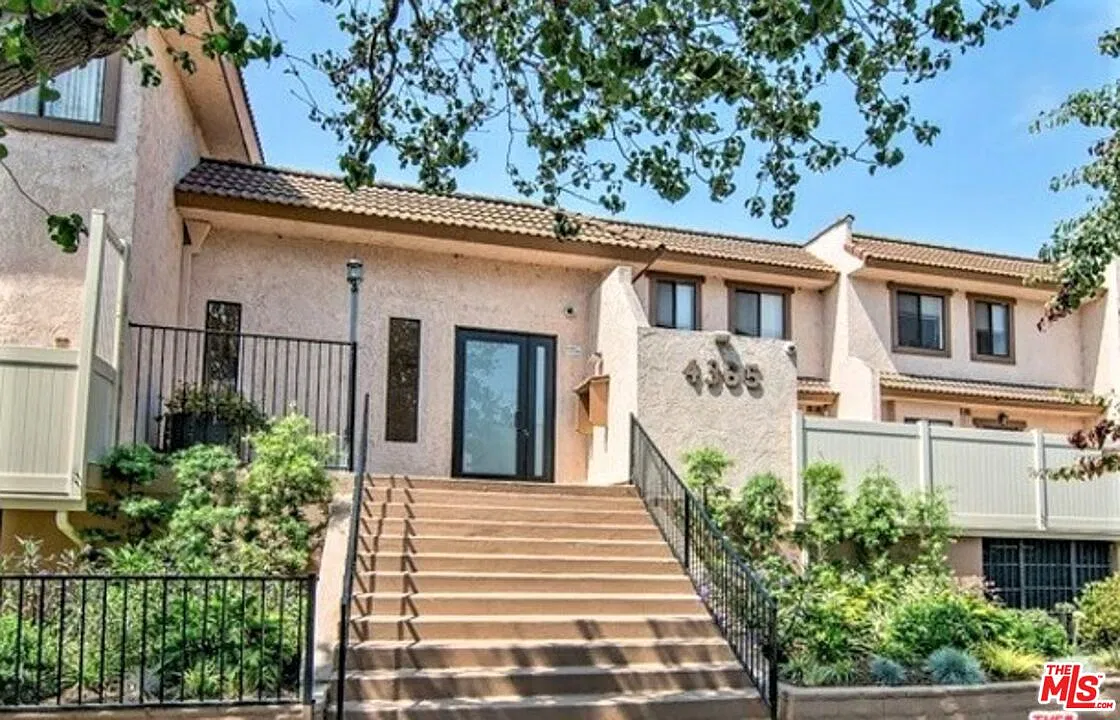 2 bed, 3.0 bath, 1365 sqft, $3,995 — Photo 1
