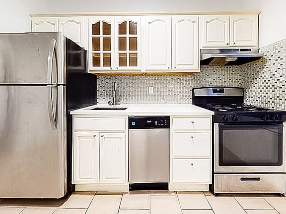 4th image of 139 Payson Ave APT 1D