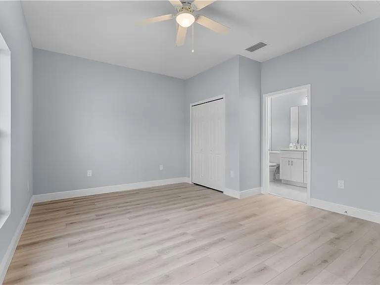 704 Broadway Ave — Photo 17