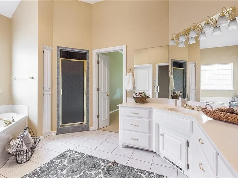 14708 Lamplight Ln — Photo 8