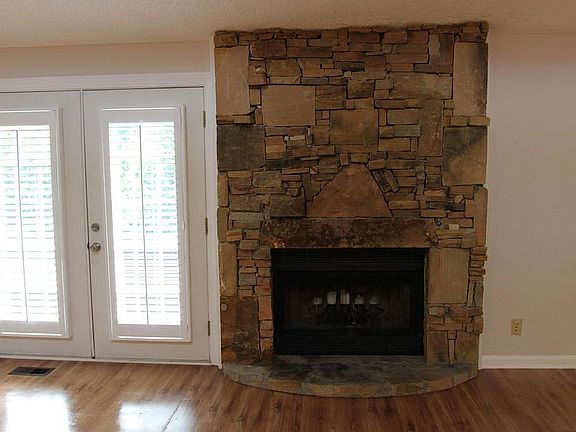 4th image of 7325 Wildwood Ct