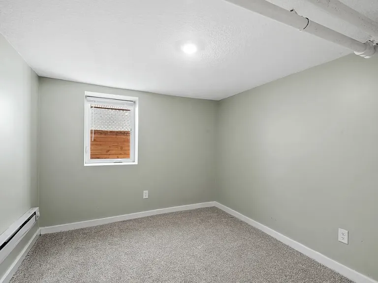 319 Earl St — Photo 11