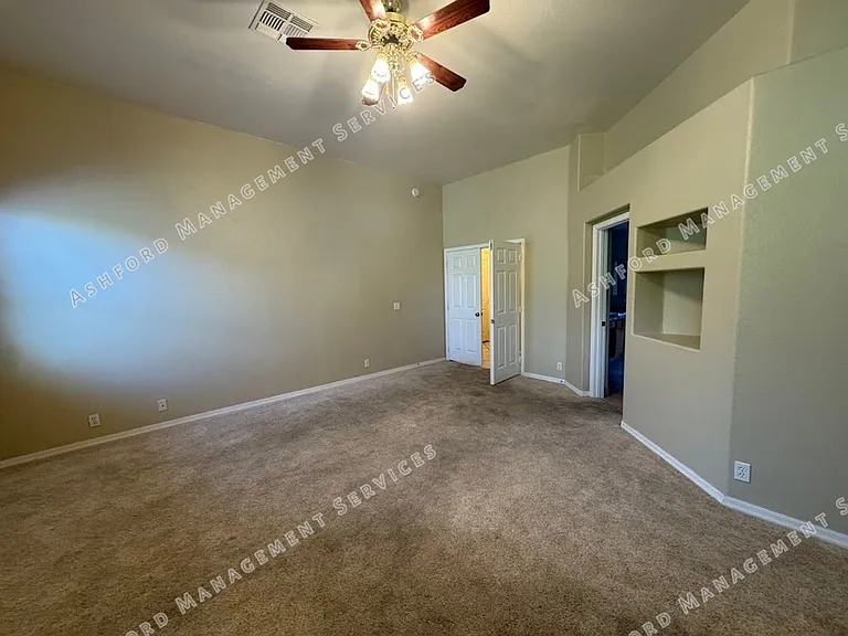 1510 E Charleston Ave — Photo 11