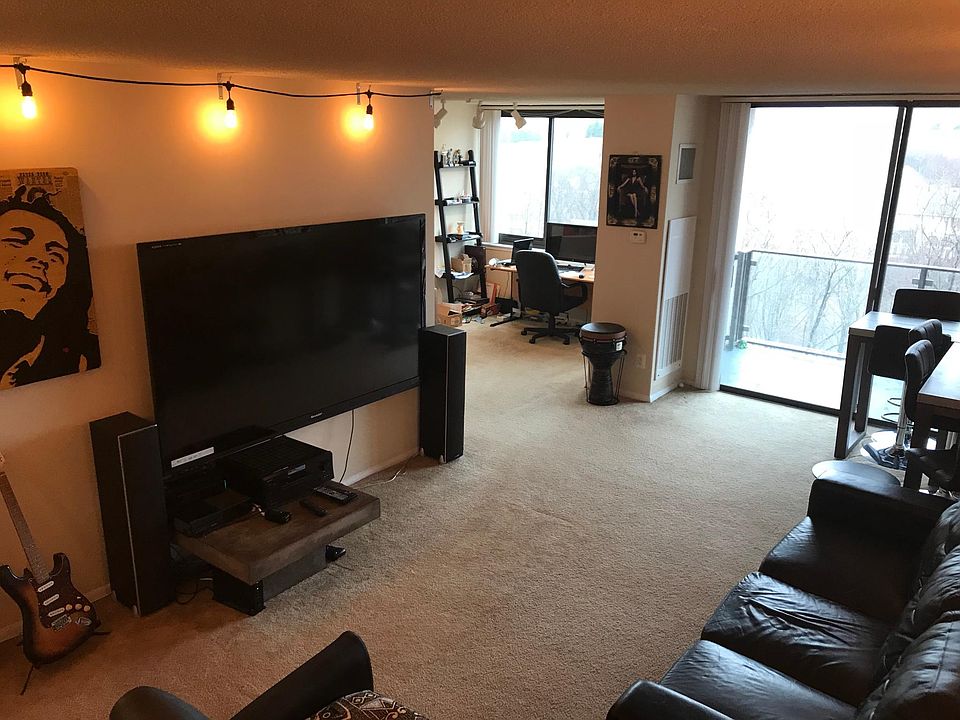 Very long living area with lots of space