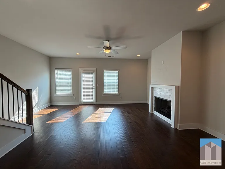 3782 Oxford Cir — Photo 11