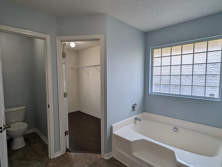 9903 Parker Lake Cir — Photo 12