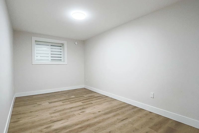 Surrey Apartment for rent - 2 Bedrooms — photo 15