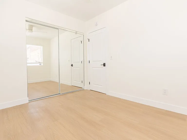 Remodeled 2 Bedroom/ 1 Bath Apartment Near Strand Beach in Oceanside! — Photo 15