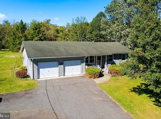32 Arneytwn Hornerstwn Rd, Cream Ridge, NJ 08514