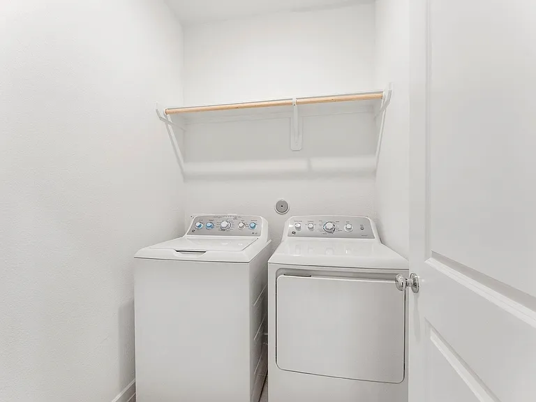 1210 Sugar Dr — Photo 6