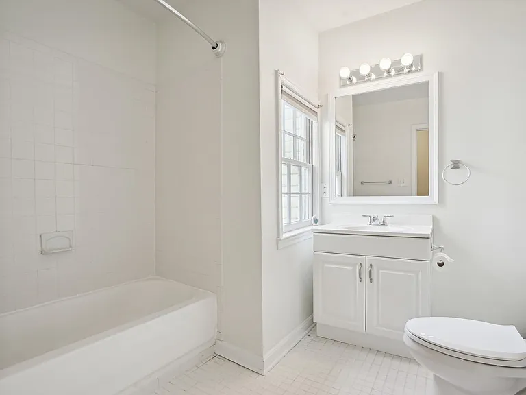 1121 Prince St — Photo 11