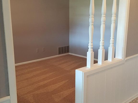 3rd image of 6003 Oxford Ave