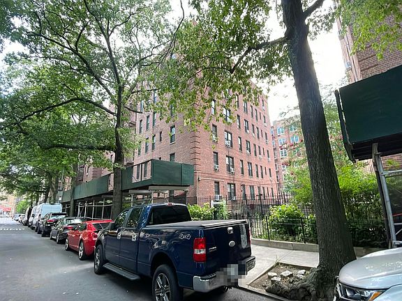 2nd image of 3535 Kings College Pl APT 5F