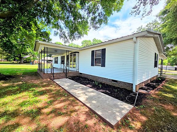 3rd image of 101 Elizabeth City Dr
