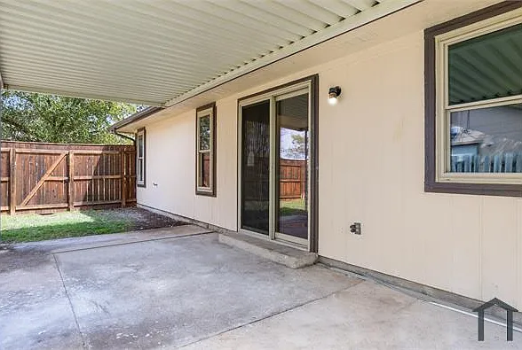 1606 Mona Dr — Photo 17