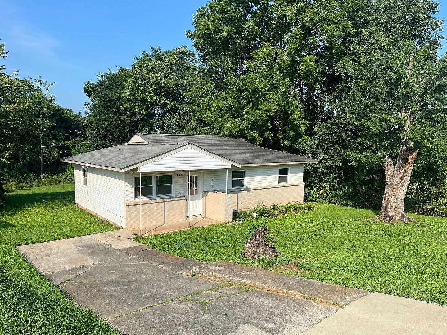 Three Bedroom Home Within Walking Distance to Alabama A&M — Photo 2