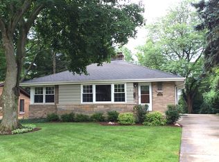 991 Oxford Rd, Glen Ellyn, IL 60137