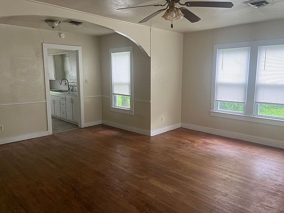 5th image of 810 N Denver Ave