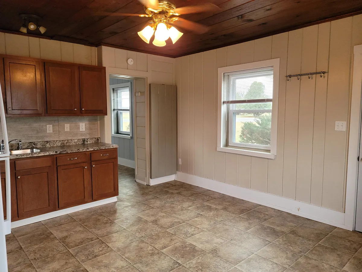 Building Photo - 18156 Northland Dr #4