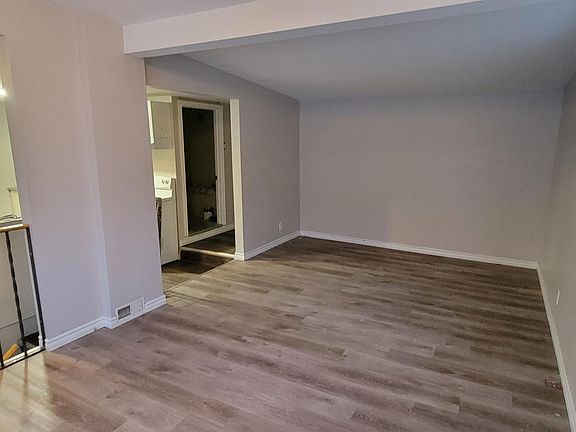 4th image of 220 Kathleen St #3