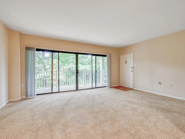 Rollingwood Apartments — Photo 16