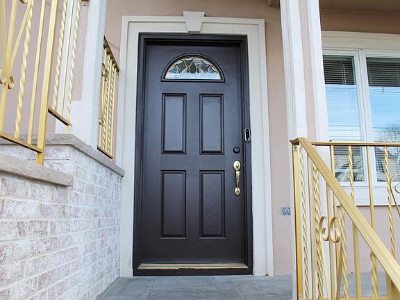 3rd image of 210 Banta Ave