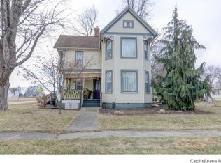 255 E Douglas St, Greenview, IL 62642