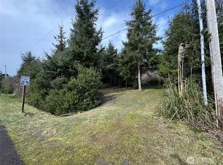 880 Wawona Ave SW, Ocean Shores, WA