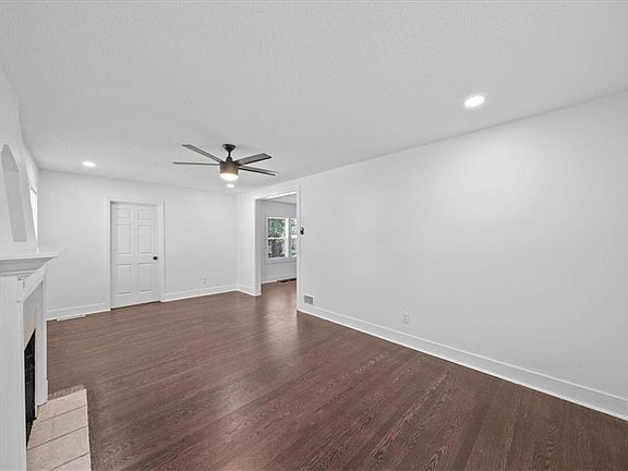 3rd image of 7301 Lydia Ave