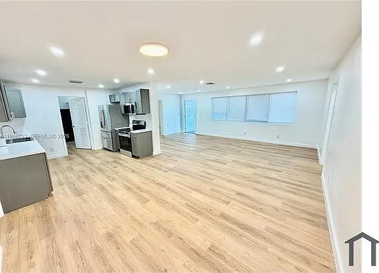 4 bed, 1700 sqft, $3,200 — Photo 3