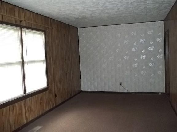 3rd image of 233 W Pleasant St