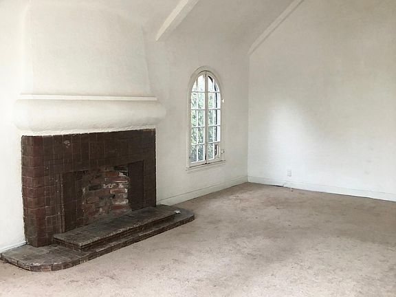 5th image of 12641 Chandler Blvd