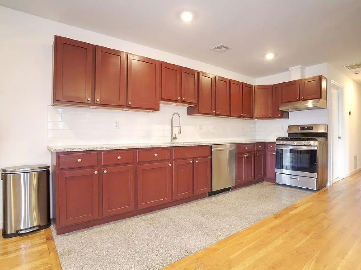 3 bed, 2.0 bath, 1200 sqft, $2,500 — Photo 1