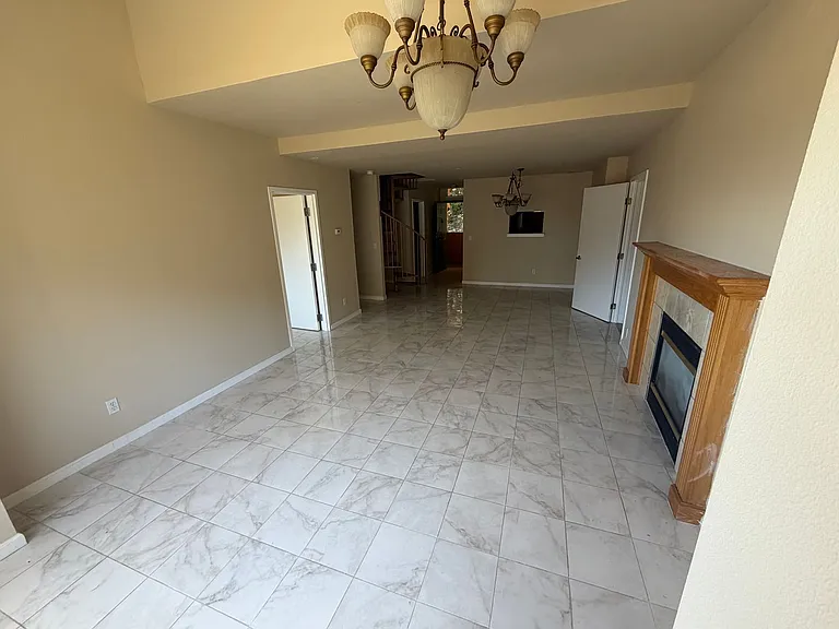 158 Caldecott Ln — Photo 5