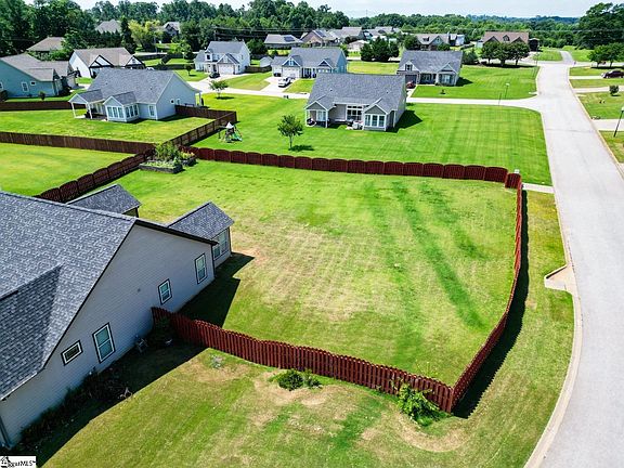 3rd image of 222 Creekside Farms Way