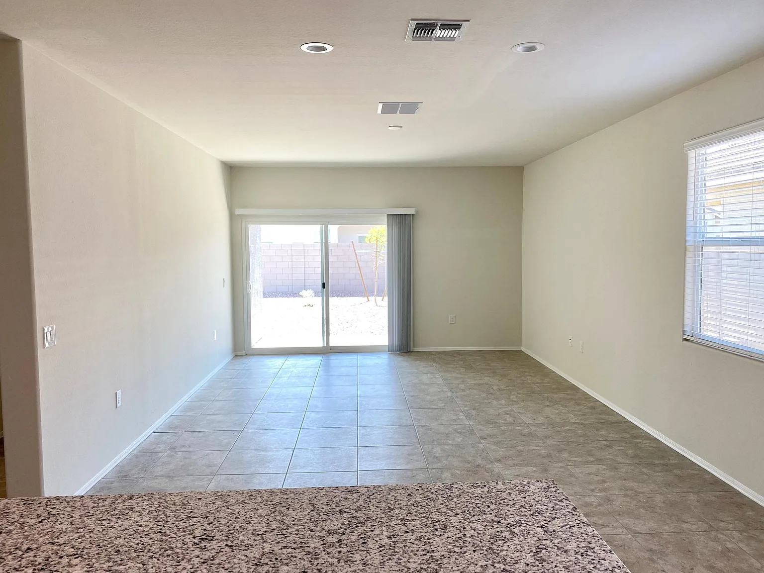 4 bed, 1700 sqft, $1,695 — Photo 4
