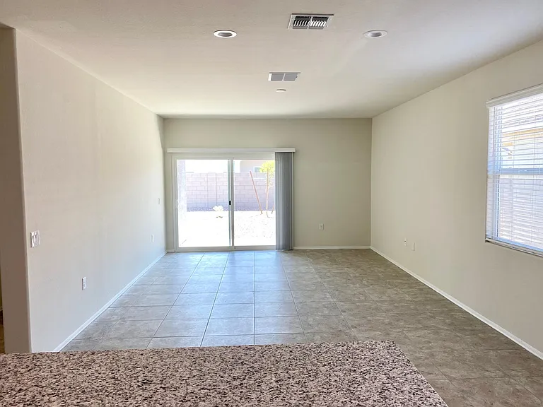 4661 W Nutmeg Ave — Photo 4