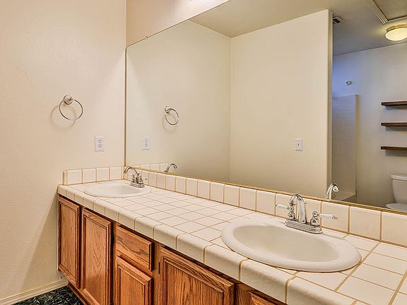 3rd image of 4007 E Laurel Court
