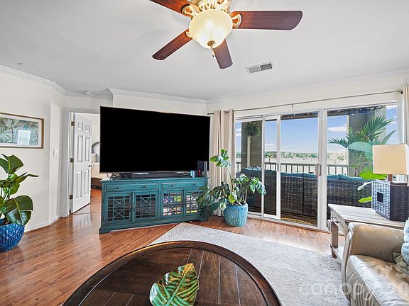 3rd image of 18637 Vineyard Point Ln