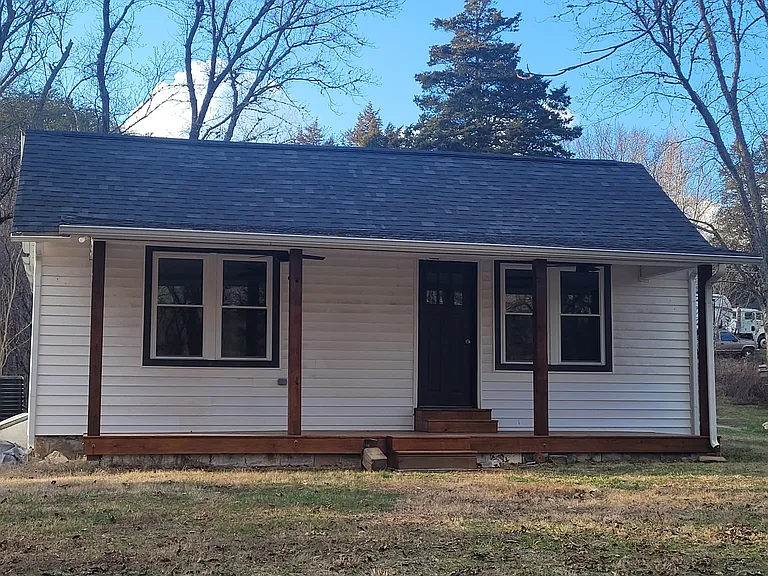 217 Duncan Rd — Photo 1