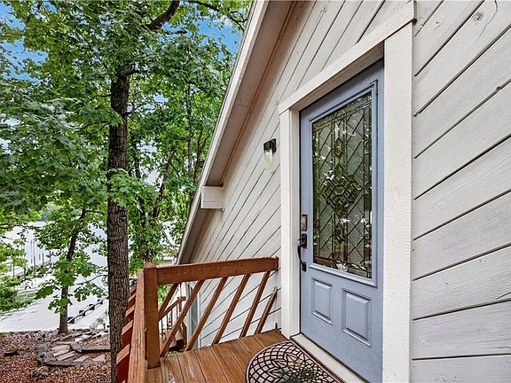4th image of 1563 Spring Valley Rd